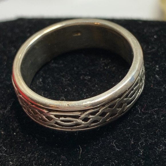 .925 Sterling Celtic Spinner Ring. Size 9-1/2. Preowned. (572) - Picture 5 of 5